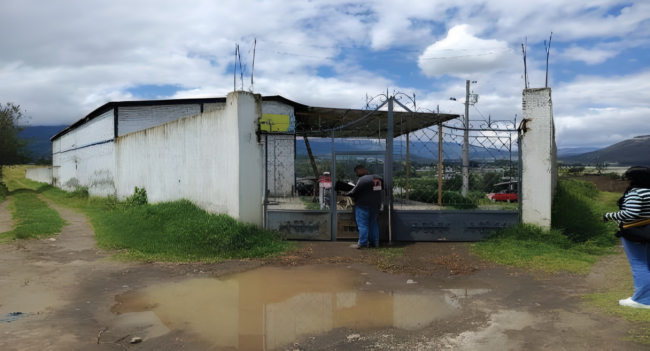 Terreno industrial con criaderos - Riobamba