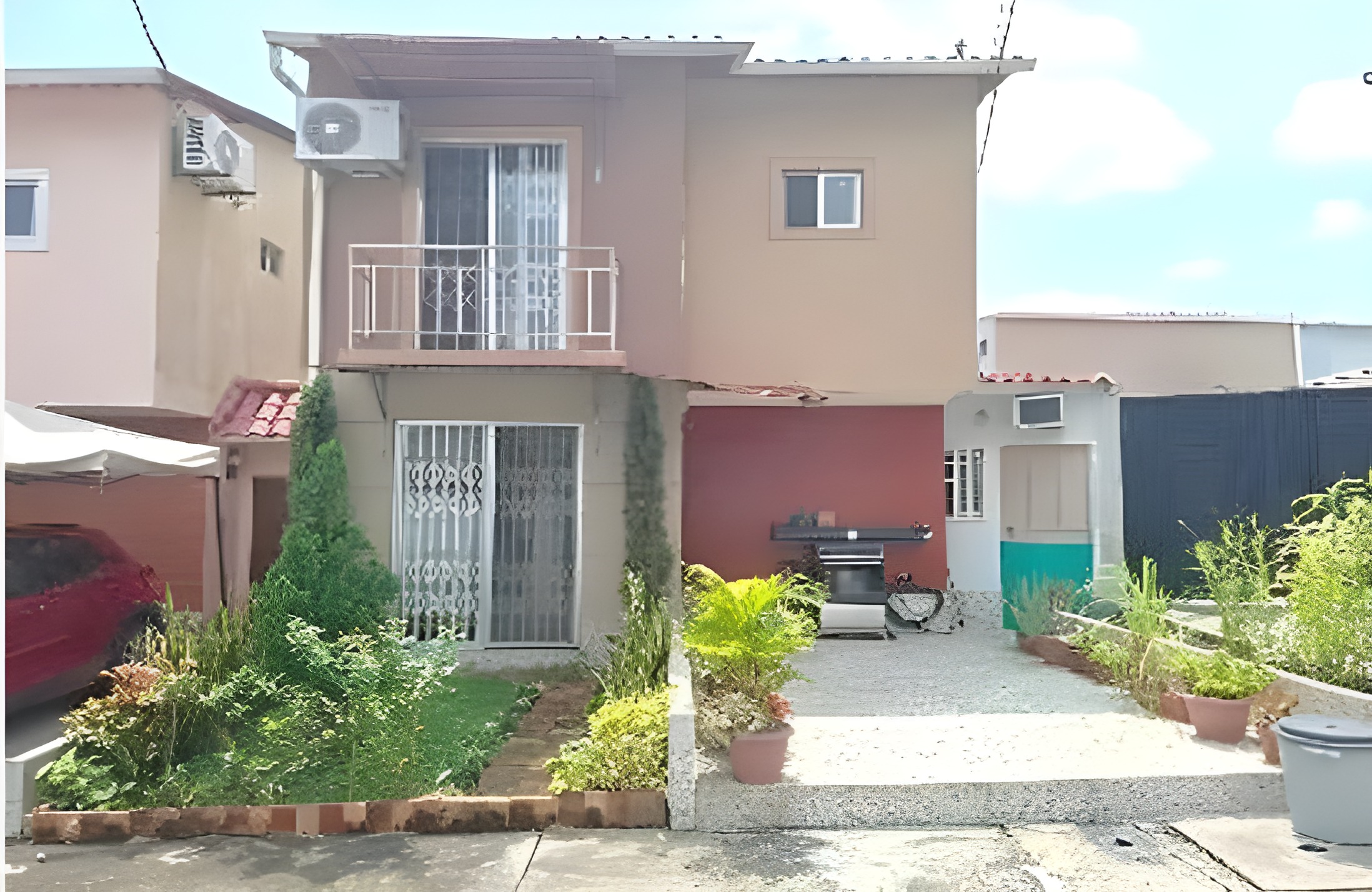 Casa 2 plantas en Urbanización Metrópolis 1