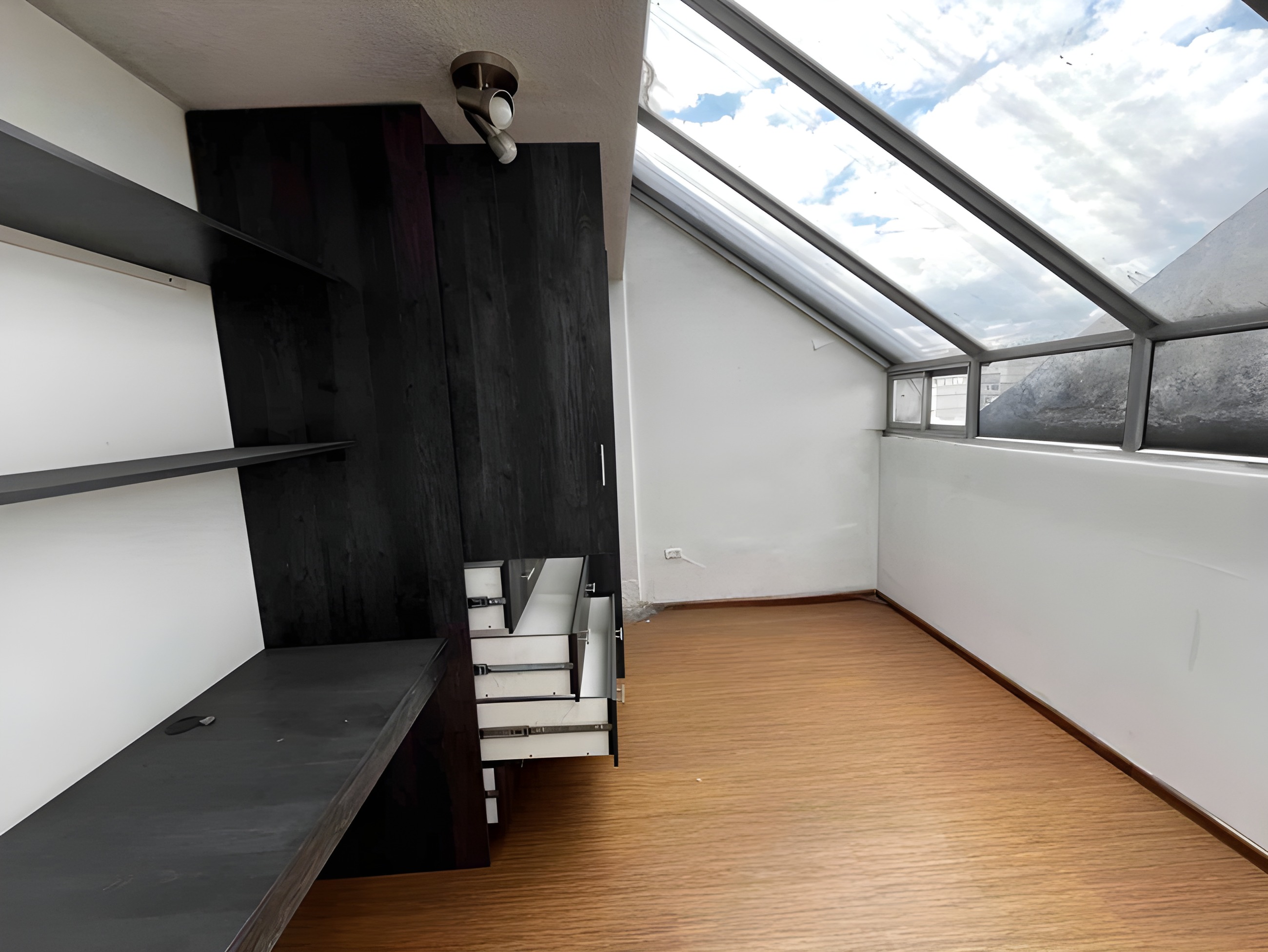 Departamento con parqueadero - Quito