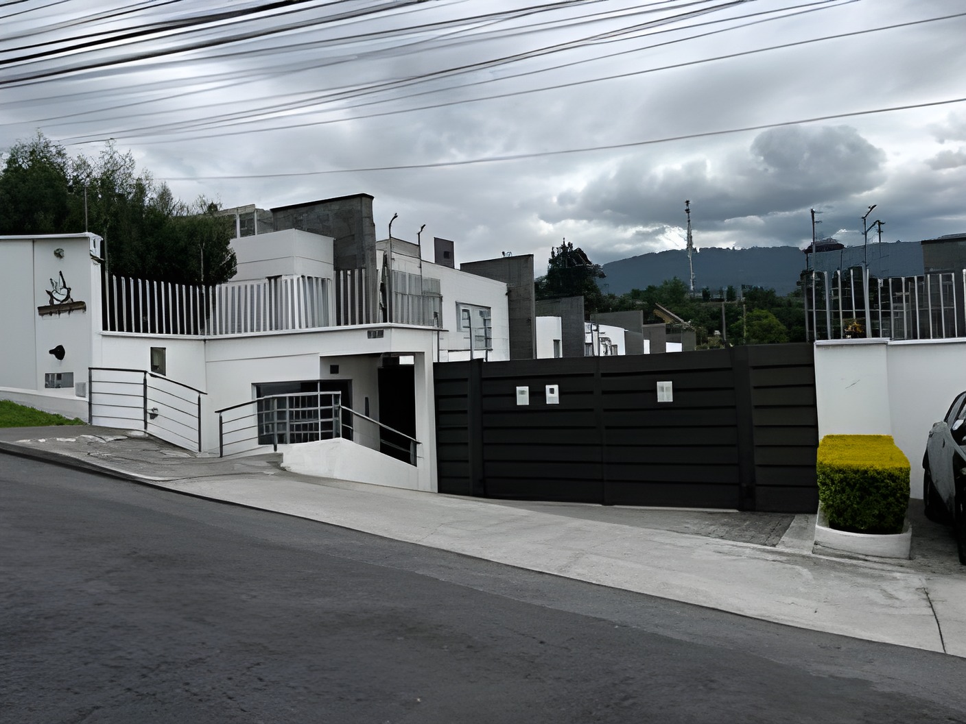 Casa tipo departamento en conjunto Calandria - Quito