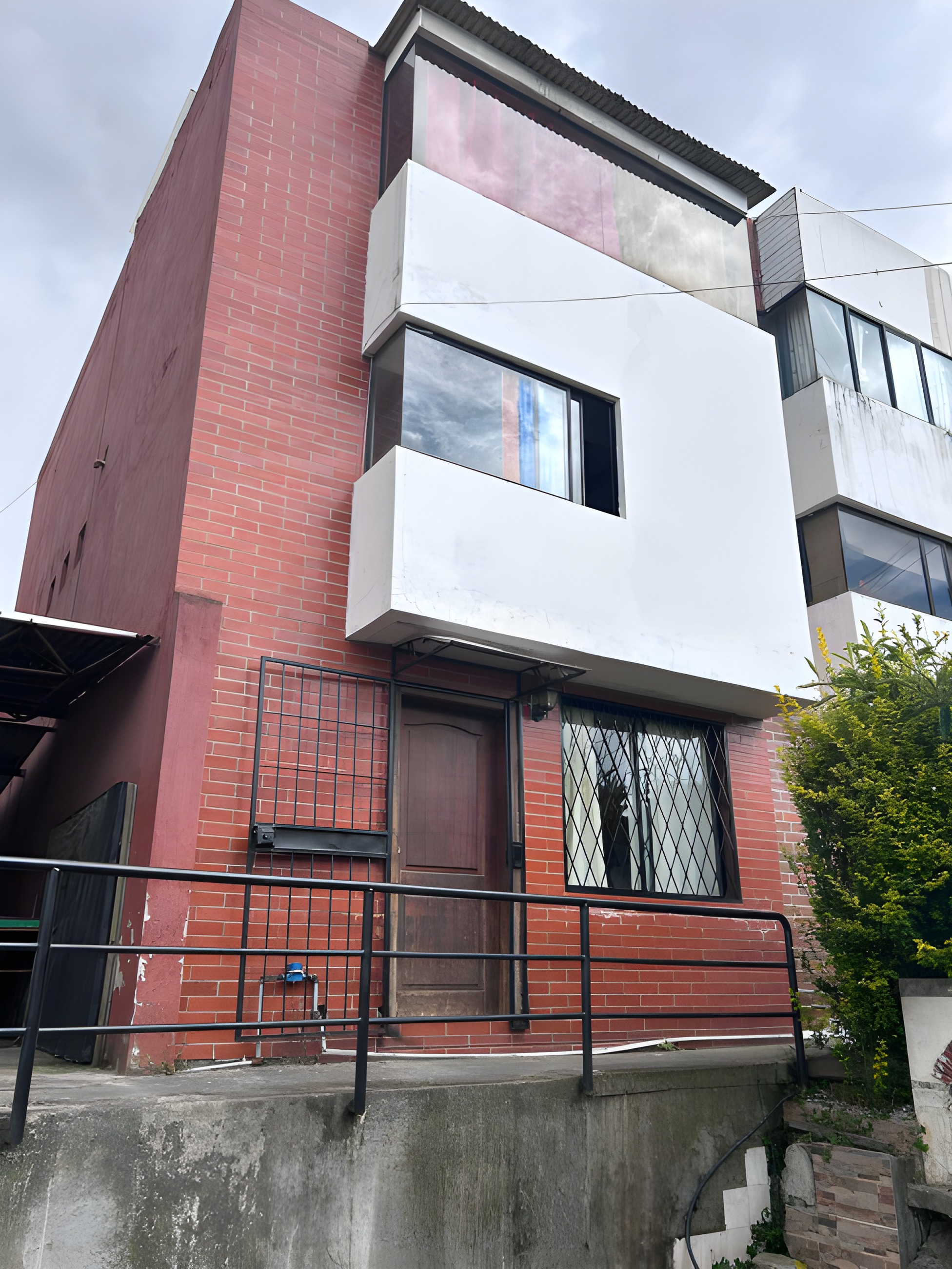 Casa y parqueadero en Carcelén Bajo - Quito