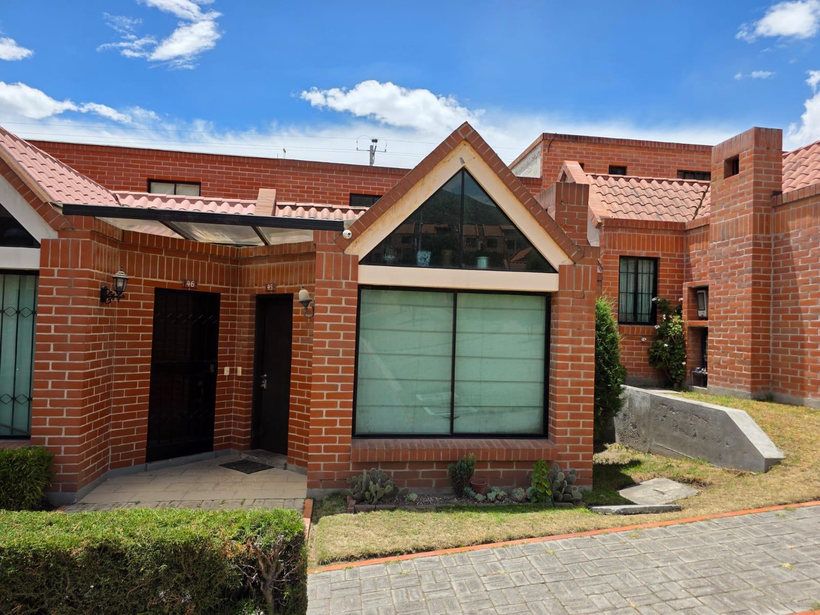 Casa en conjunto Casa de Campo - Quito