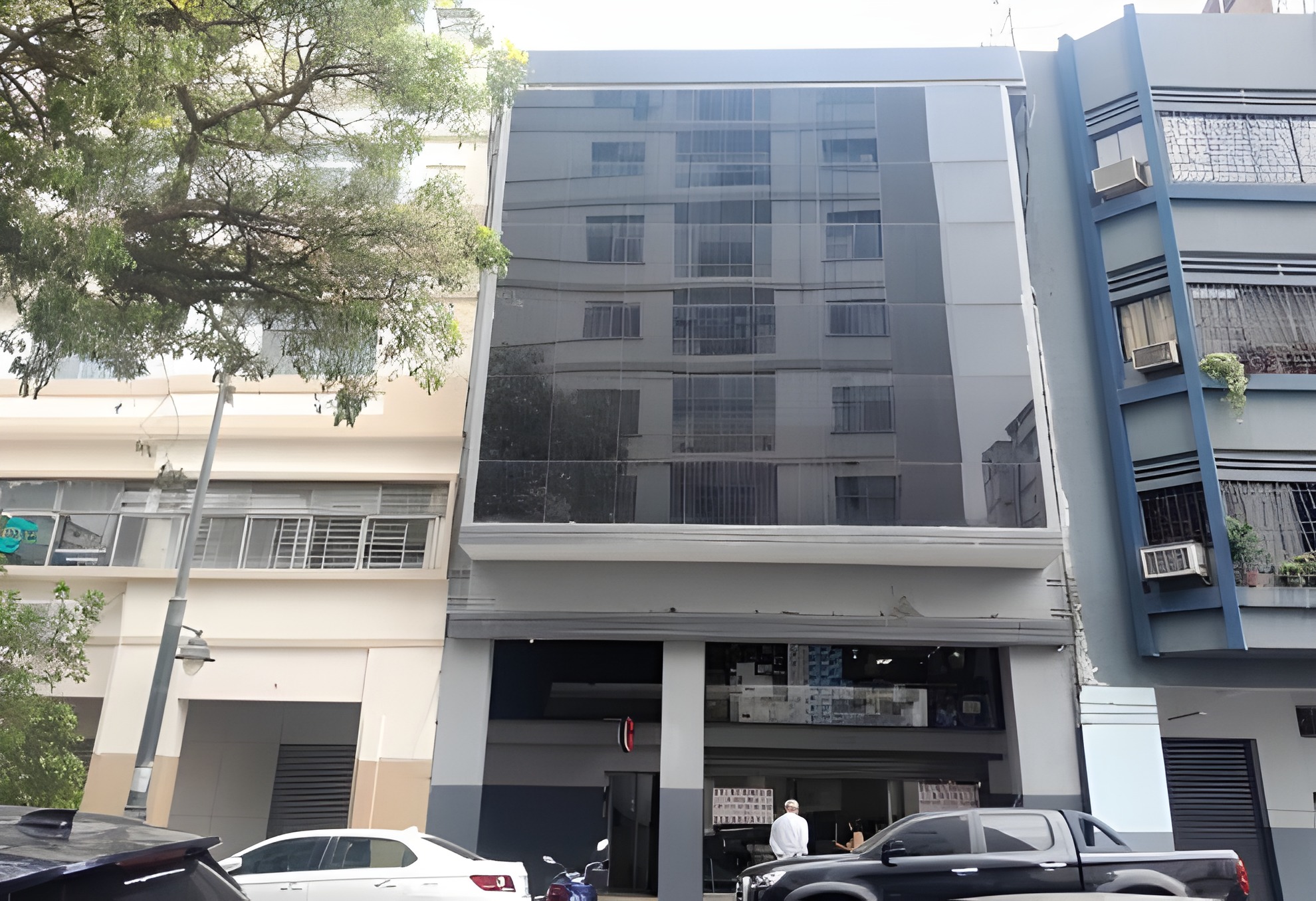 Edificio comercial y residencial en centro de Guayaquil