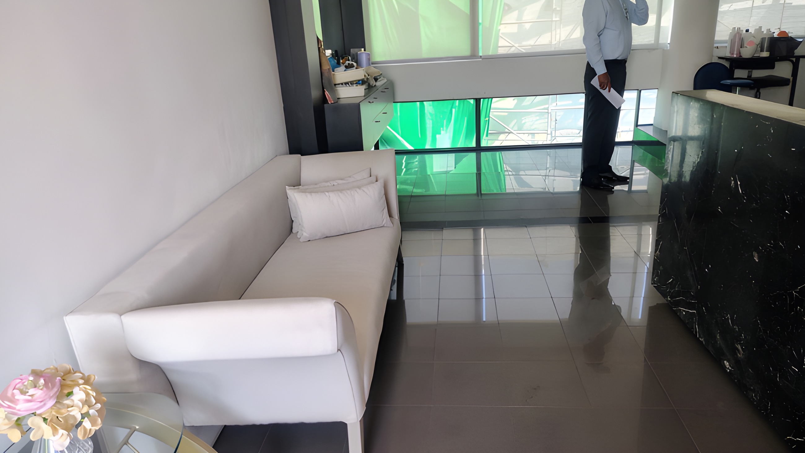 Oficina en Centro Comercial - Samborondón