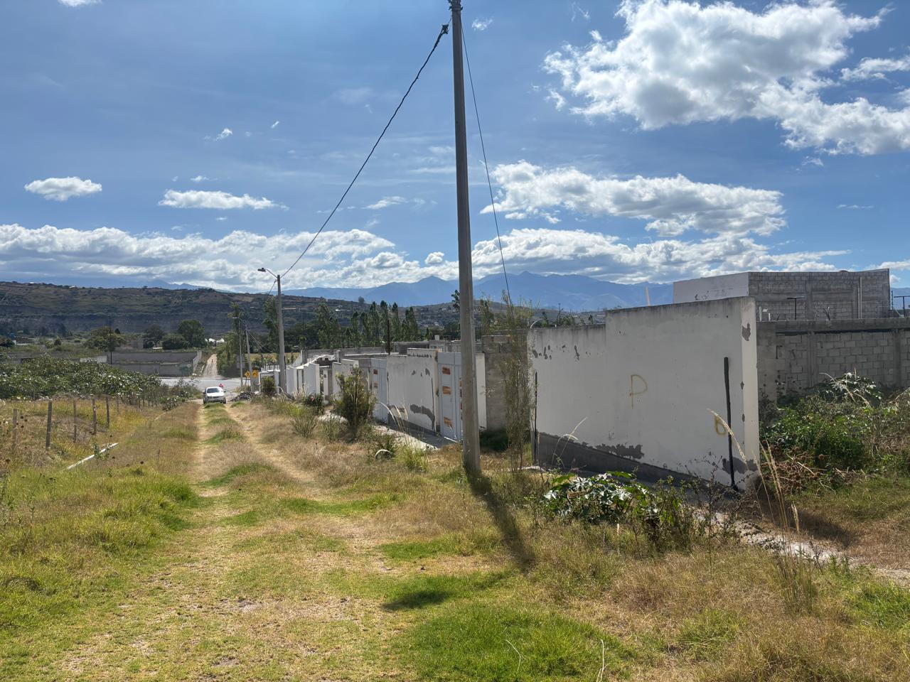 Conjunto de casas y lotes - Ibarra