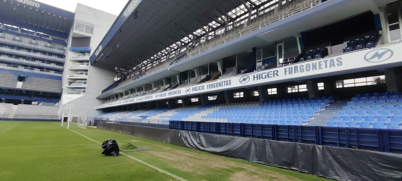 Palco en estadio Capwell - Guayaquil