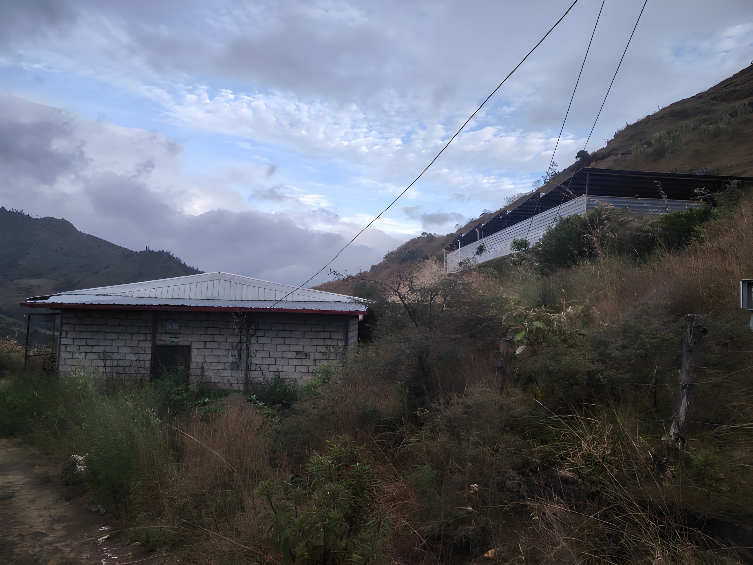 Terreno agrícola con galpones - Loja