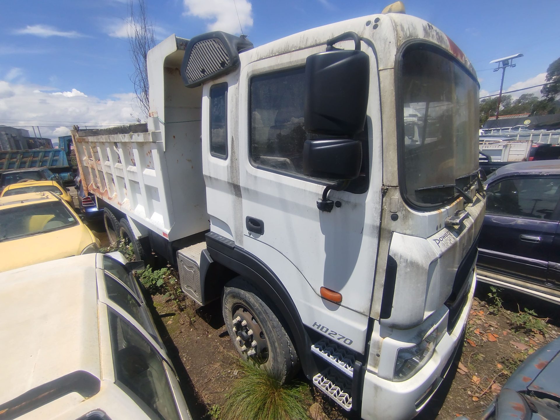 Hyundai hd270c cab ac 12.9 2p 6x4 2014 · No Funcional