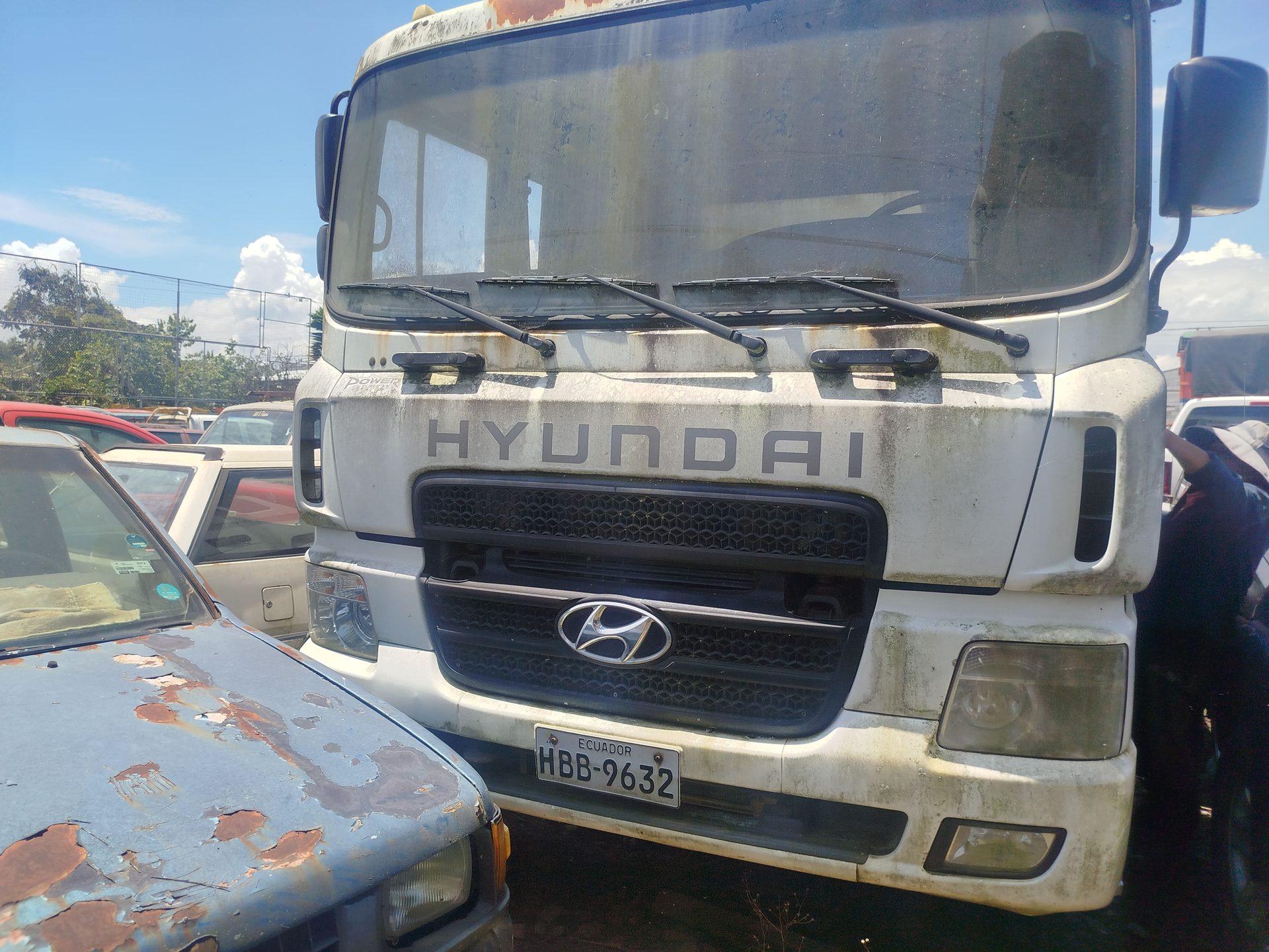 Hyundai hd270c cab ac 12.9 2p 6x4 2014 · No Funcional