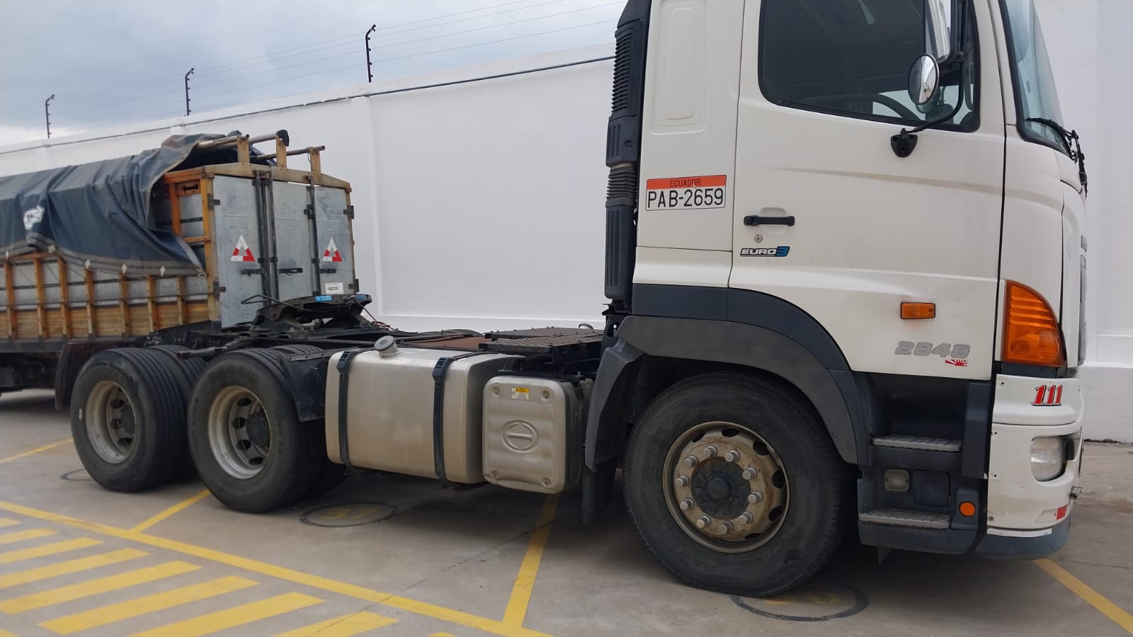 Hino ss1eksa ac 12.9 2p 6x4 tm 2015