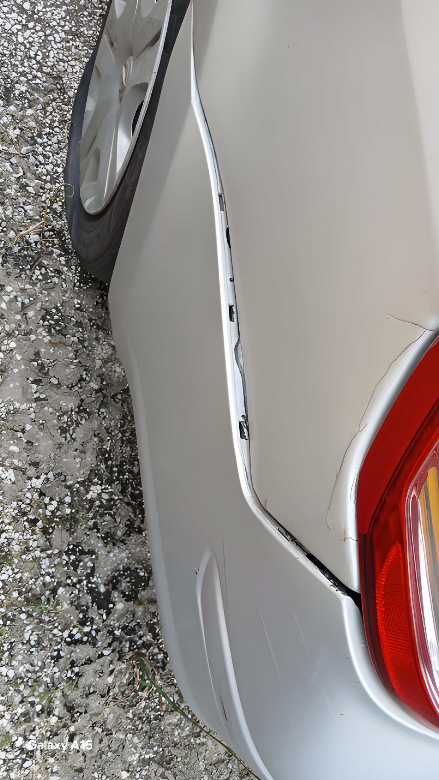 Nissan Tiida Entry AC 1.6 4P 4x2 TM 2014