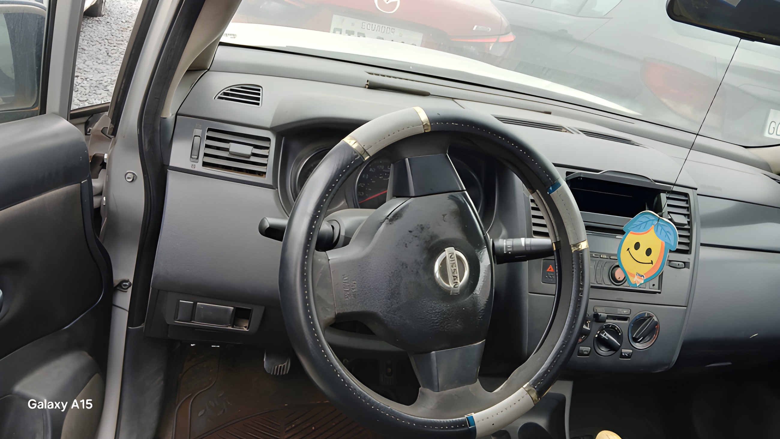 Nissan Tiida Entry AC 1.6 4P 4x2 TM 2014